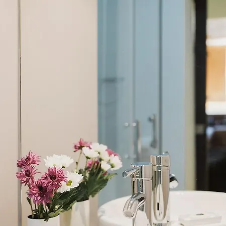 Apartment Charming Near The River And Santa Apolonia Metro Lissabon