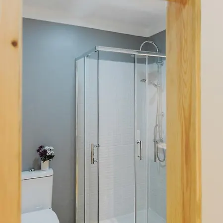 Charming Near The River And Santa Apolonia Metro Apartment Lissabon